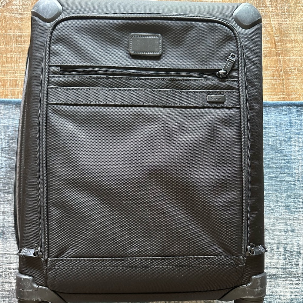 TUMI 22” Carry-On Alpha Continental